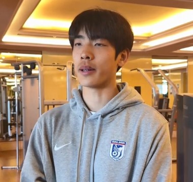 朱鹏宇:现在一边踢球一边上大学网课 大家说我挺像哈弗茨